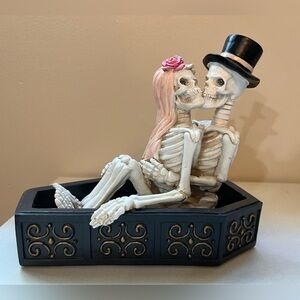 NWT Halloween Skeleton Couple In Coffin Romantic Gothic